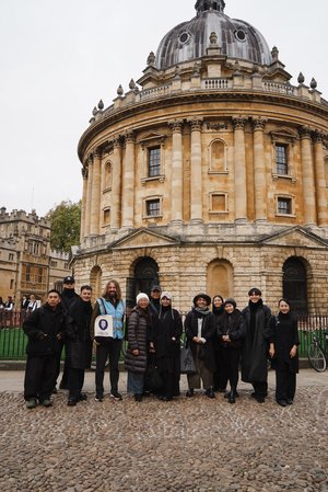 Tjimur Dance Theatre company outside the Radcliffe Camera
