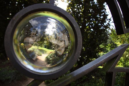 Wendy Ramshaw gate, Garden Quad