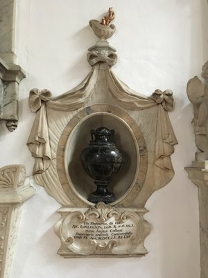 The urn containing Rawlinson&#39;s heart