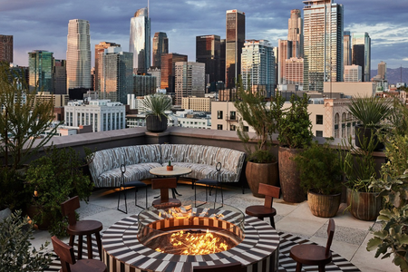 Cara Cara Lower West Deck, Proper Hotel