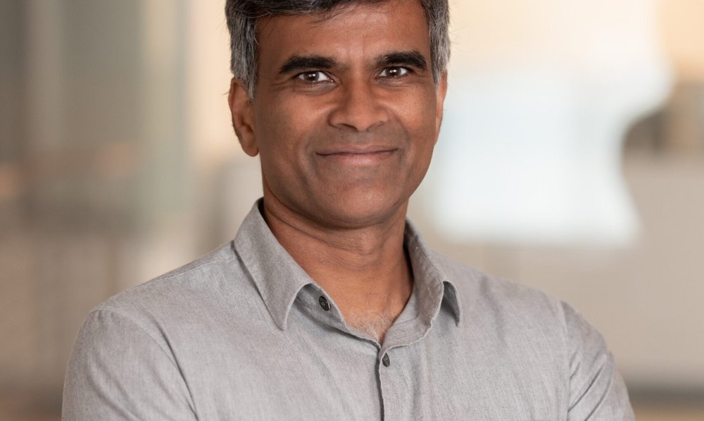 Sendhil_Headshot-scaled