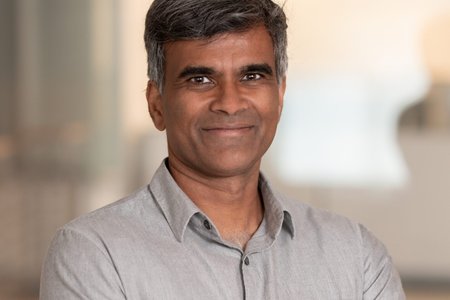 Sendhil_Headshot-scaled